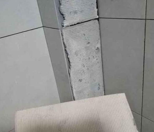 普兰瓷砖空鼓维修公司分享下厨房瓷砖脱落的补救措施。